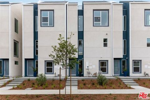 Photo of 4821 1/2 Craner Avenue, North Hollywood, CA 91601 (MLS # 25620603)