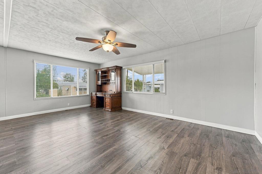 1145 E Barham SPC 186