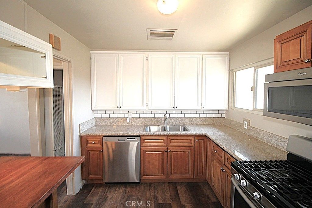 Photo of 521 Lillian Dr, Barstow, CA 92311 (MLS # HD25242579)