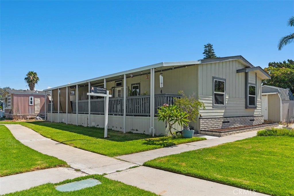 5815 La Palma Ave 304