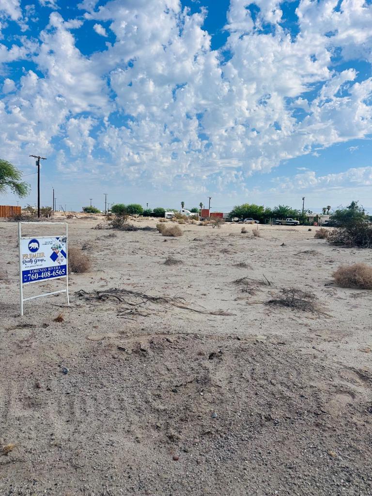 Lot for sale, it is located near the salton sea, very close to the Motel by the Sea, very close the edge of the water, lot is flat and clean ready to let your imagination build your home there.