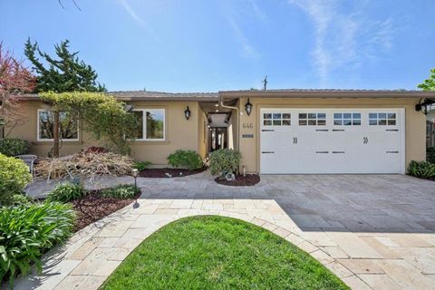Photo of 646 Oneida Drive, Sunnyvale, CA 94087 (MLS # ML82037698)