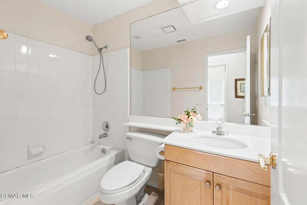 Oak Park, California 91377, United States, 3 Bedrooms Bedrooms, ,2 BathroomsBathrooms,Residential,Pending,206369