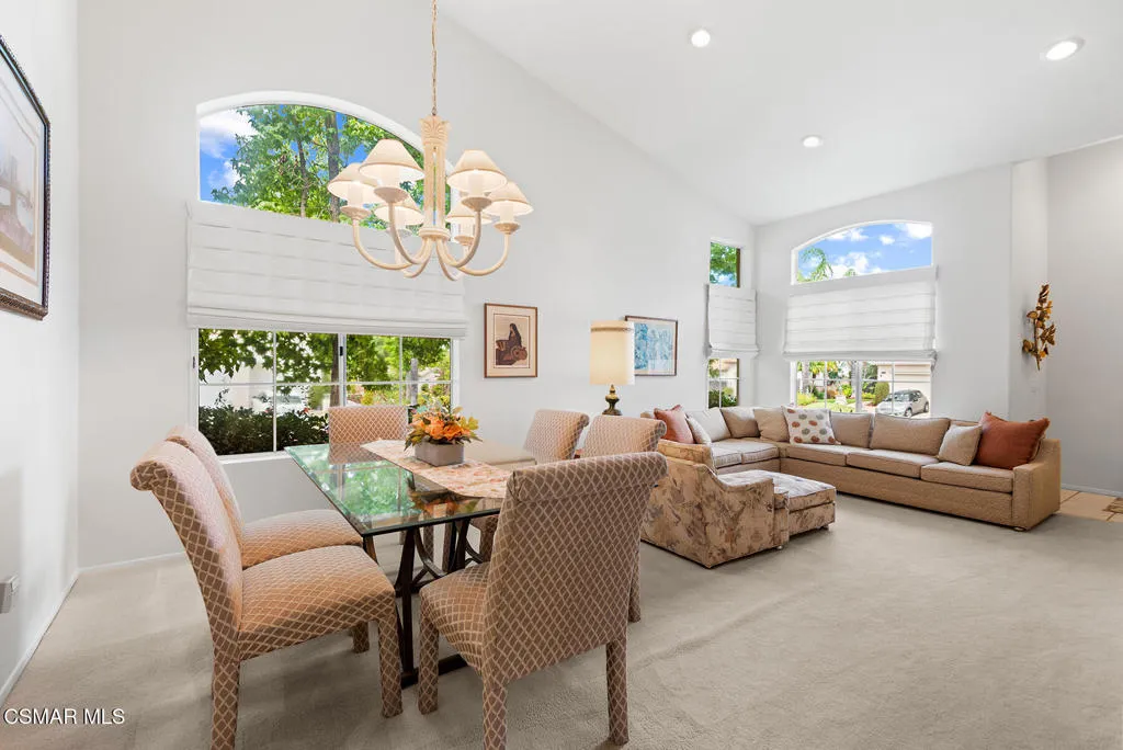 Oak Park, California 91377, United States, 3 Bedrooms Bedrooms, ,2 BathroomsBathrooms,Residential,Pending,206369