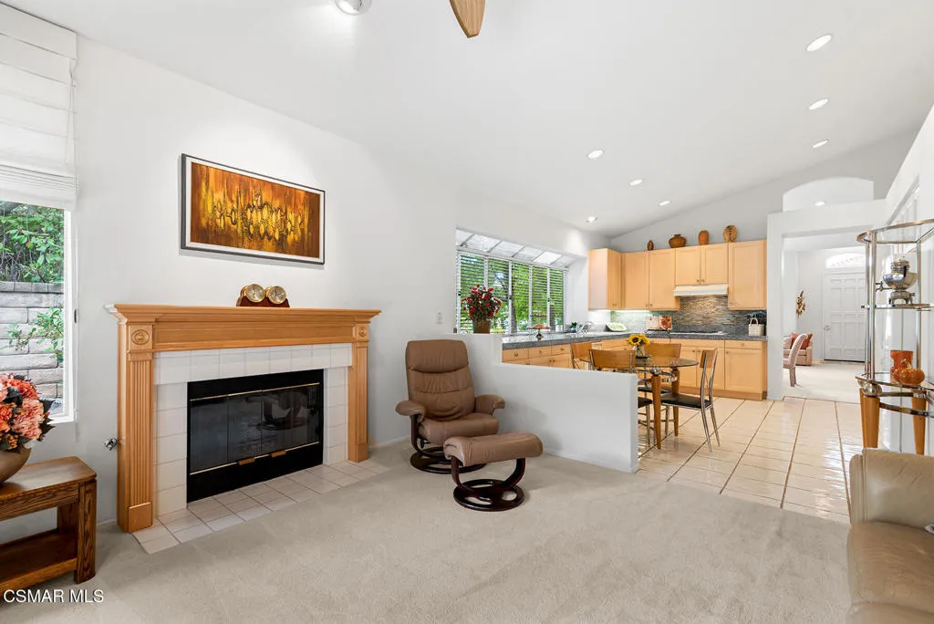 Oak Park, California 91377, United States, 3 Bedrooms Bedrooms, ,2 BathroomsBathrooms,Residential,Pending,206369