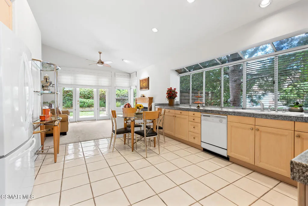 Oak Park, California 91377, United States, 3 Bedrooms Bedrooms, ,2 BathroomsBathrooms,Residential,Pending,206369