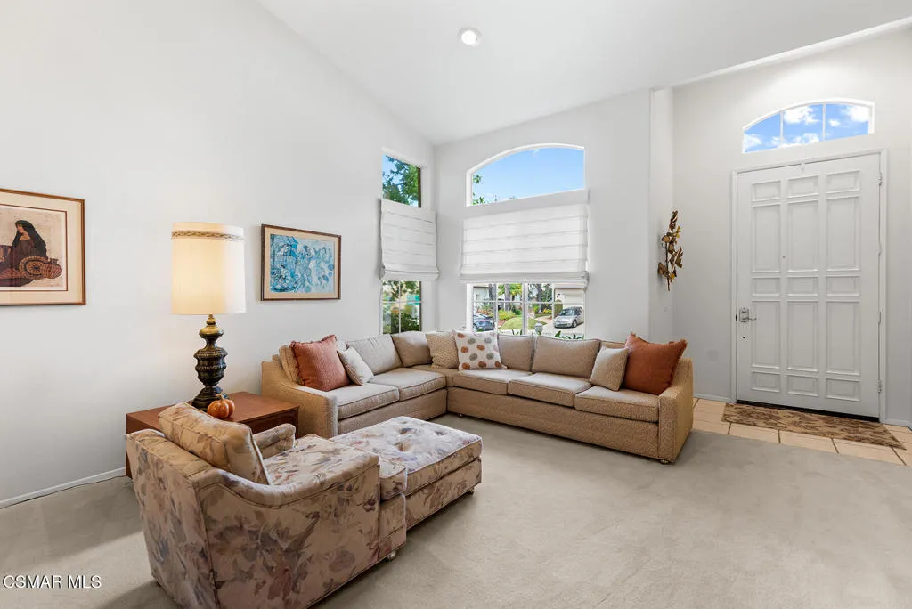 Oak Park, California 91377, United States, 3 Bedrooms Bedrooms, ,2 BathroomsBathrooms,Residential,Pending,206369