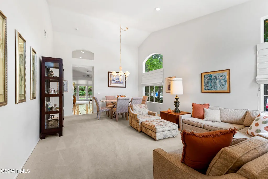 Oak Park, California 91377, United States, 3 Bedrooms Bedrooms, ,2 BathroomsBathrooms,Residential,Pending,206369