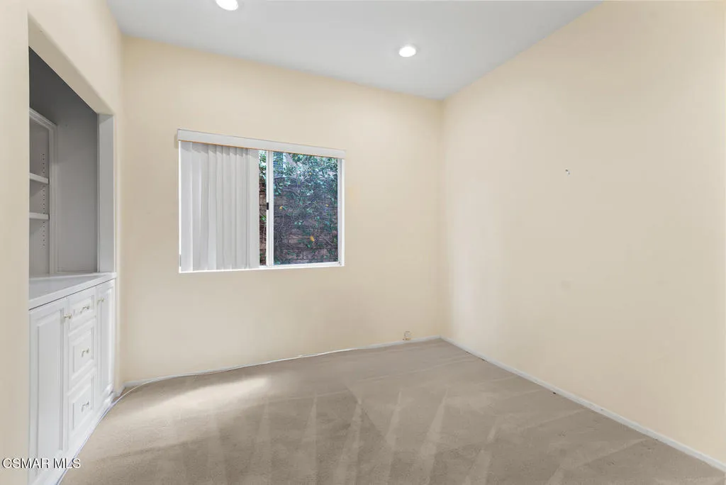 Oak Park, California 91377, United States, 3 Bedrooms Bedrooms, ,2 BathroomsBathrooms,Residential,Pending,206369