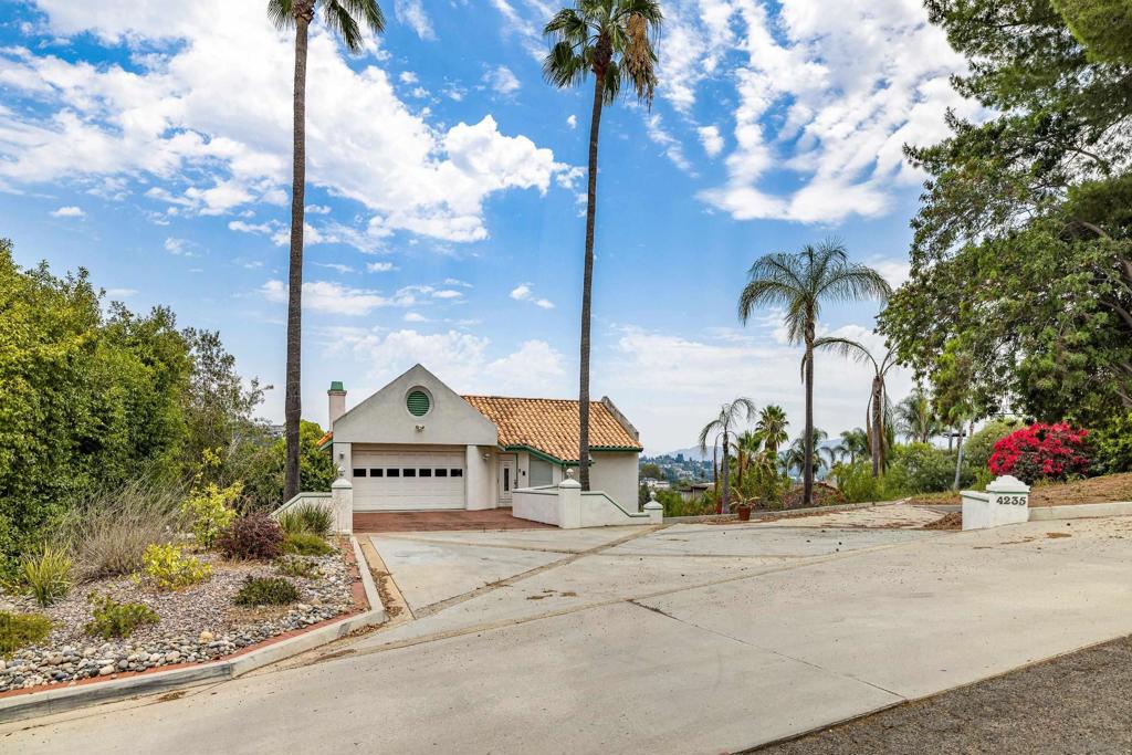 4235 Casa De Machado