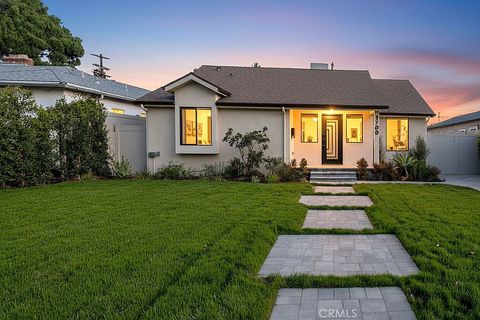 Photo of 5700 Vista Del Monte, Sherman Oaks, CA 91411 (MLS # GD26012940)