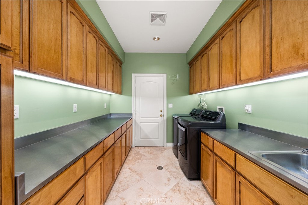 Corona, California, 92881, United States, 4 Bedrooms Bedrooms, ,5 BathroomsBathrooms,Residential,Active,2041818
