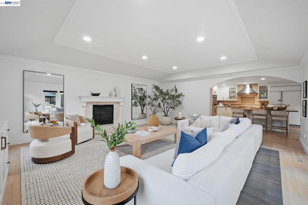 829 Stonehaven Dr
