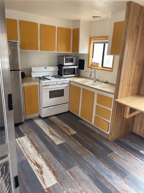 Photo of 11250 Playa Street #108, Culver City, CA 90230 (MLS # DW26215932)