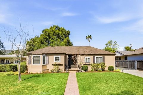 Photo of 409 Sycamore Ave, Glendora, CA 91741 (MLS # CV26059377)