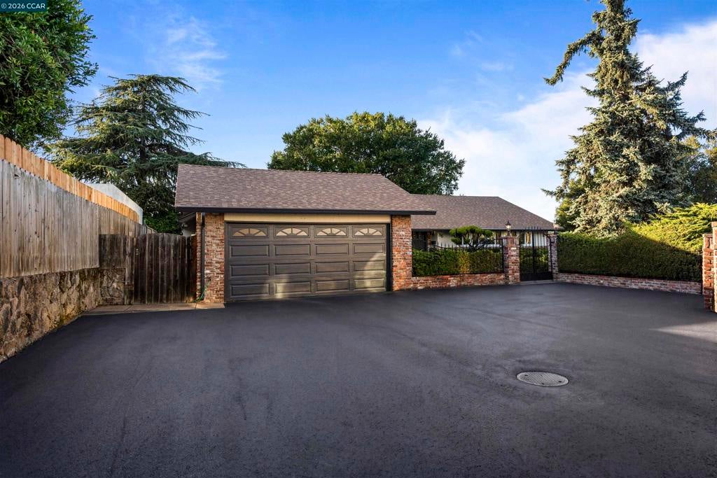 36 Christopher Ct