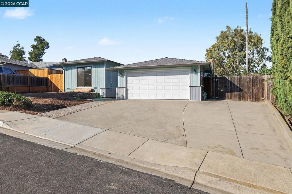 Photo of 837 Marie Ave Ave, Martinez, CA 94553 (MLS # 41120814)
