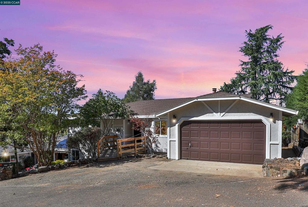 685 Loma Verde Ct