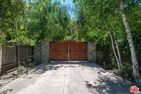 Tiny photo for 1957 MANDEVILLE CANYON Road, Los Angeles, CA 90049 (MLS # 25615483)