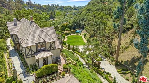 Photo of 1957 MANDEVILLE CANYON Road, Los Angeles, CA 90049 (MLS # 25615483)