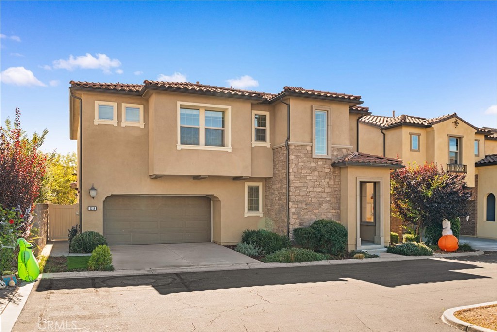 2218 Arroyo Trabuco