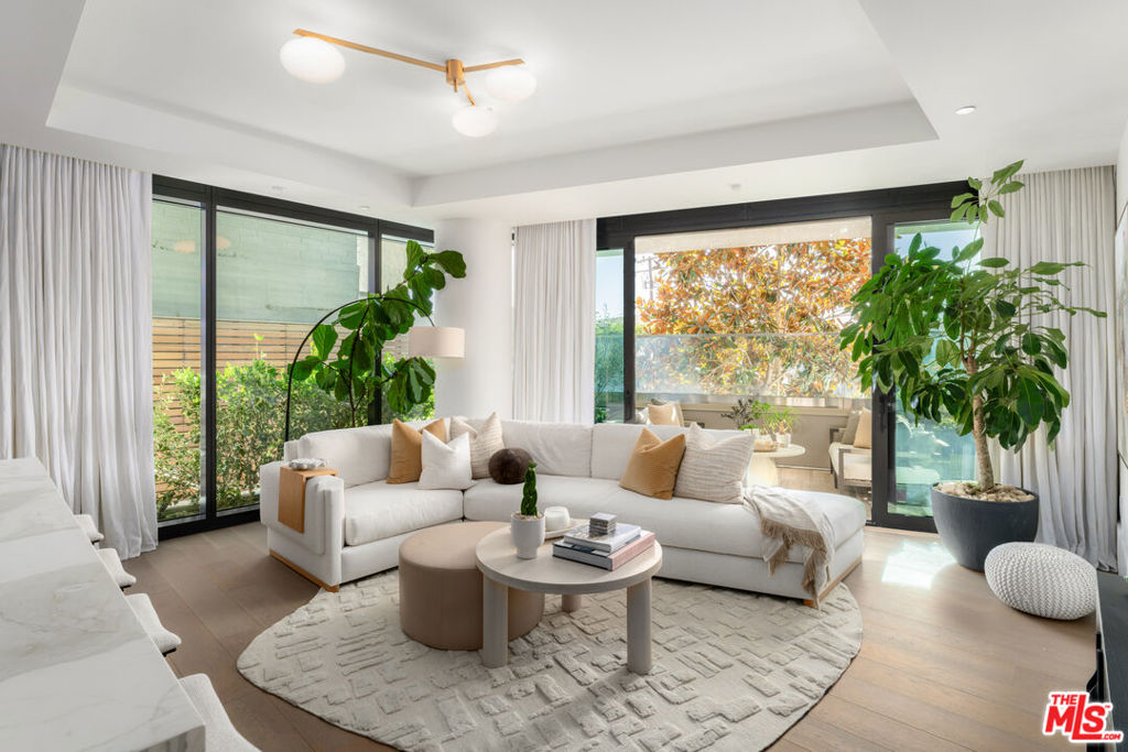 8420 W Sunset Boulevard 107