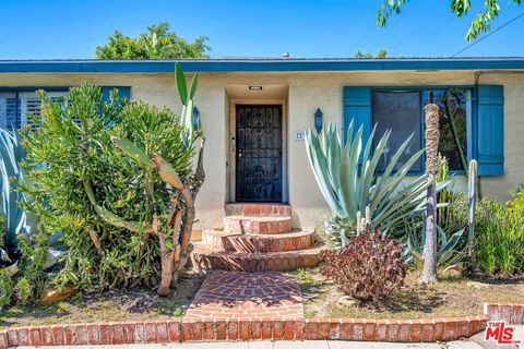 Photo of 7369 Clinton Street, Los Angeles, CA 90036 (MLS # 26833811)