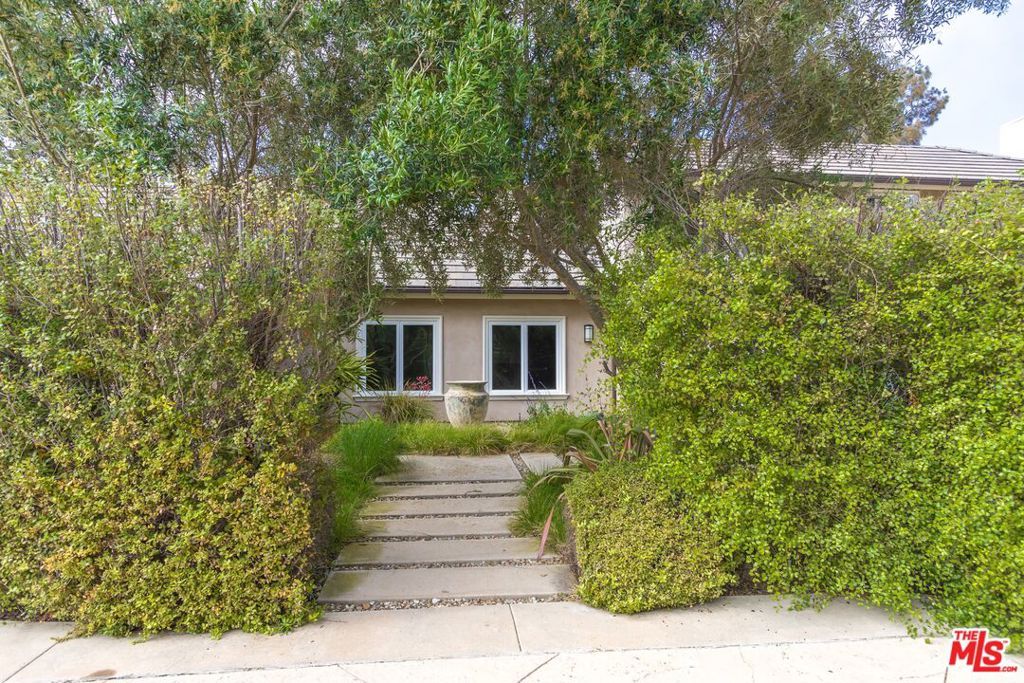 Photo of 28929 Wight Road, Malibu, CA 90265 (MLS # 26653379)