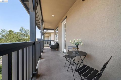 Tiny photo for 472 Diller St ST, Alameda, CA 94501 (MLS # 41137346)