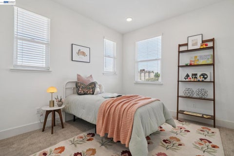 Tiny photo for 472 Diller St ST, Alameda, CA 94501 (MLS # 41137346)