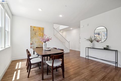 Tiny photo for 472 Diller St ST, Alameda, CA 94501 (MLS # 41137346)