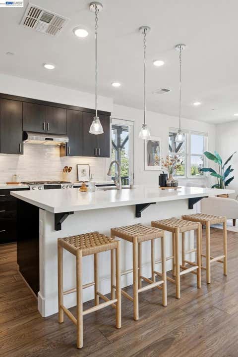 Tiny photo for 472 Diller St ST, Alameda, CA 94501 (MLS # 41137346)