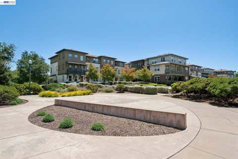 Tiny photo for 472 Diller St ST, Alameda, CA 94501 (MLS # 41137346)