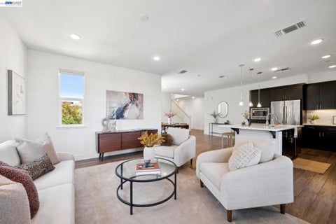 Tiny photo for 472 Diller St ST, Alameda, CA 94501 (MLS # 41137346)
