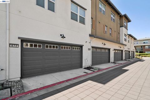 Tiny photo for 472 Diller St ST, Alameda, CA 94501 (MLS # 41137346)