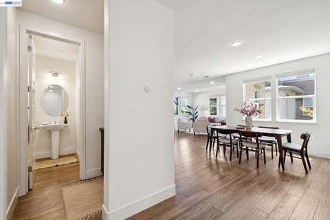 Tiny photo for 472 Diller St ST, Alameda, CA 94501 (MLS # 41137346)