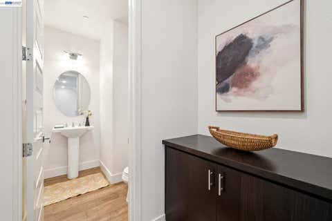 Tiny photo for 472 Diller St ST, Alameda, CA 94501 (MLS # 41137346)