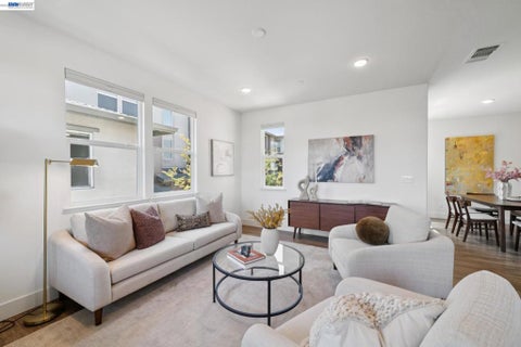 Tiny photo for 472 Diller St ST, Alameda, CA 94501 (MLS # 41137346)