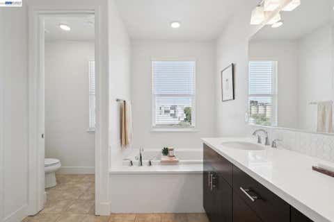 Tiny photo for 472 Diller St ST, Alameda, CA 94501 (MLS # 41137346)
