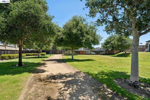 Tiny photo for 472 Diller St ST, Alameda, CA 94501 (MLS # 41137346)
