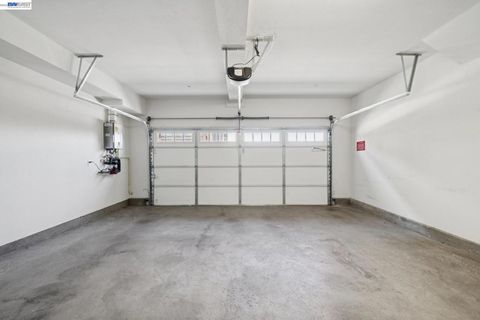 Tiny photo for 472 Diller St ST, Alameda, CA 94501 (MLS # 41137346)