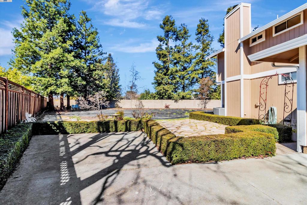 BROOKMEADOW PARK - Residential