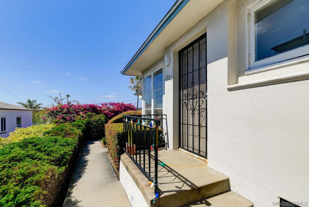 28-2322 Chatsworth Blvd