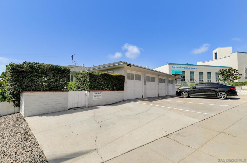 28-2322 Chatsworth Blvd