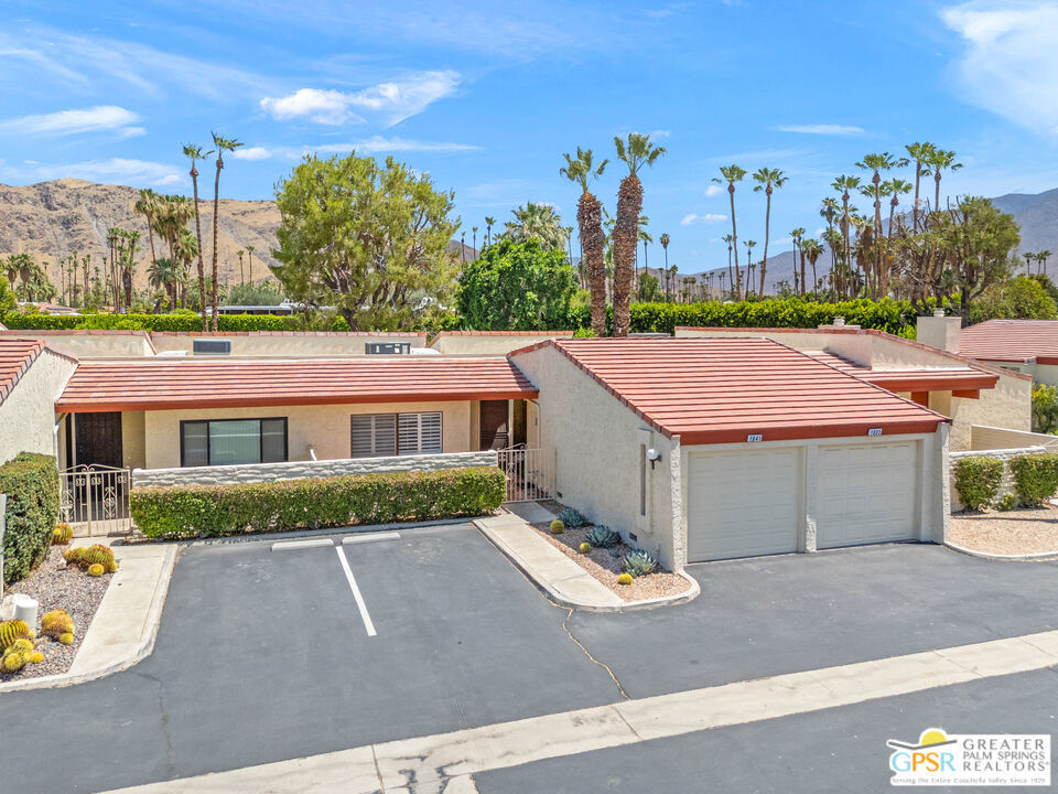 1041 S La Verne Way
