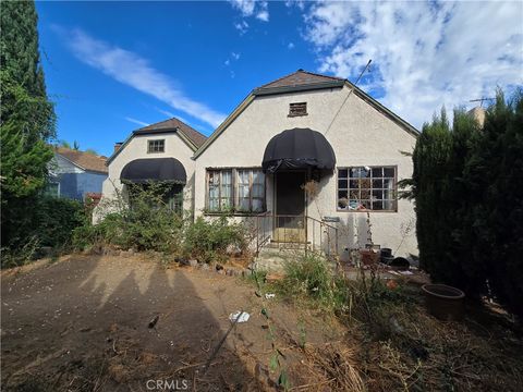 Photo of 505 E Bishop St, Santa Ana, CA 92701 (MLS # OC25236978)