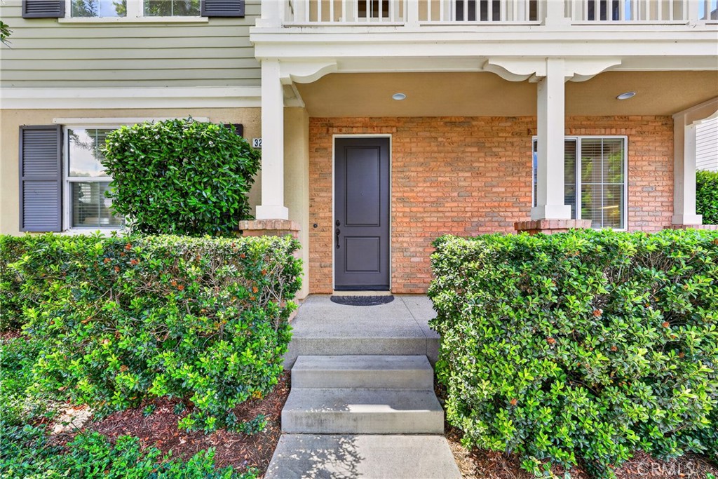 3233 Larkspur Street