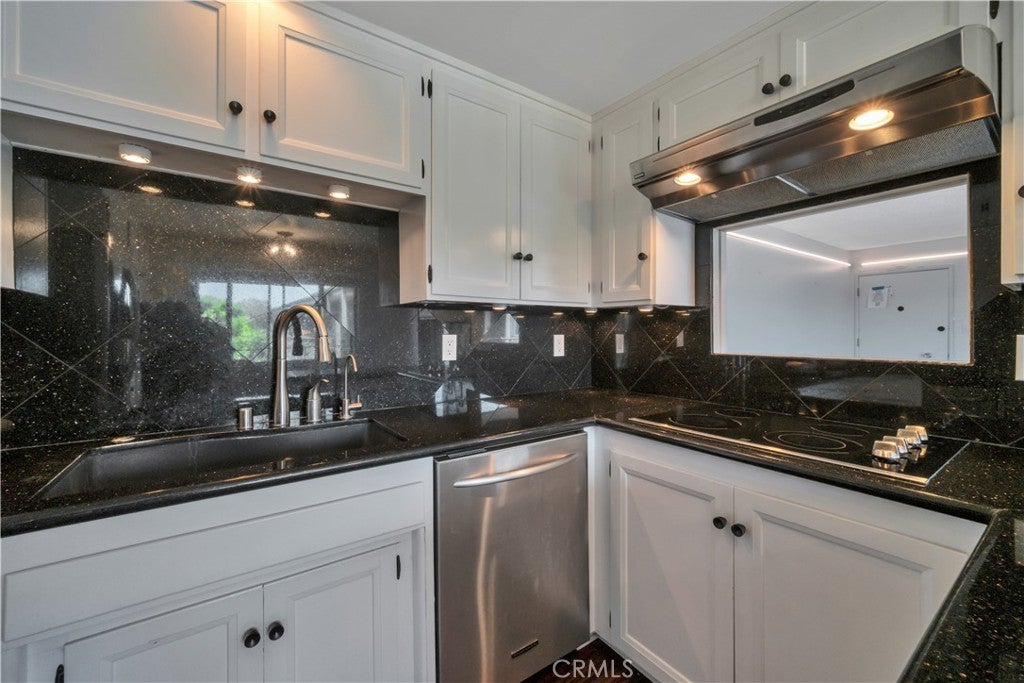 2940 W Carson 211