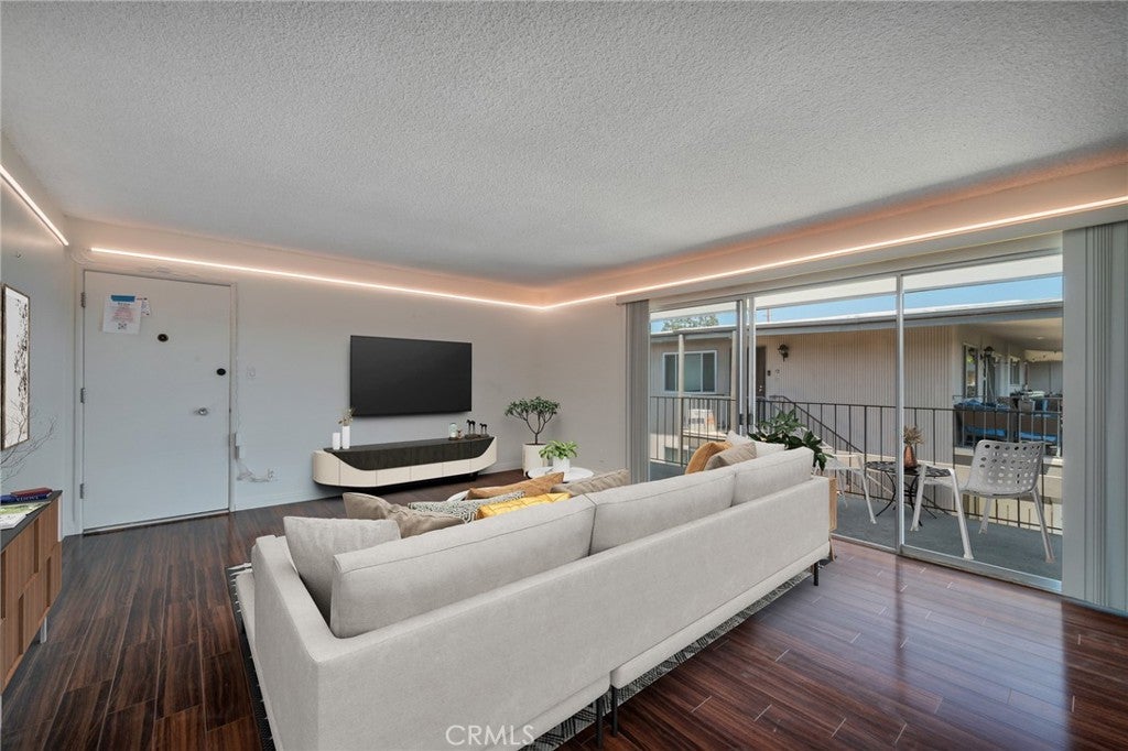 2940 W Carson 211