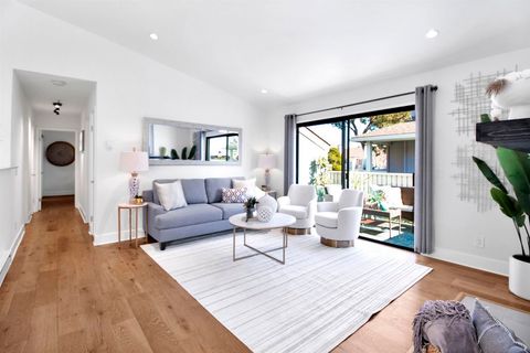 Photo of 22 22 Schooner Ct Dr, Richmond, CA 94804 (MLS # 41122961)